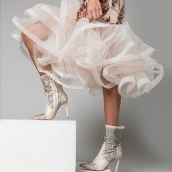 AZALEA WANG EMBROIDERY STILETTO HEEL BOOTIE - Picture 4 of 7